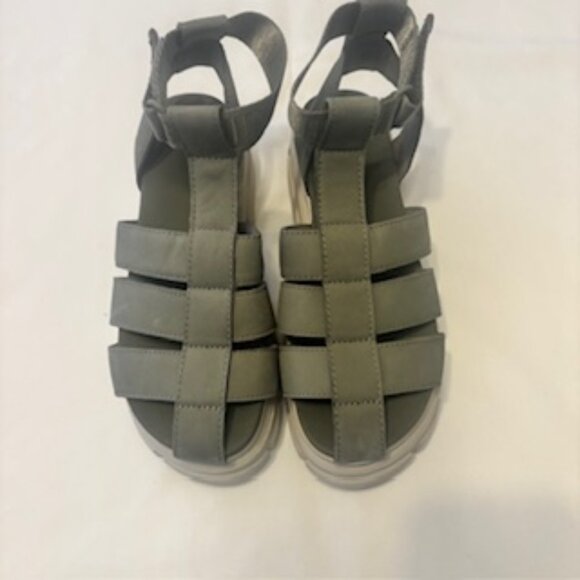 UGG Platform Ashton Strappy Chunky Heeled Sandals - NEW - Size 6.5 - Picture 1 of 8